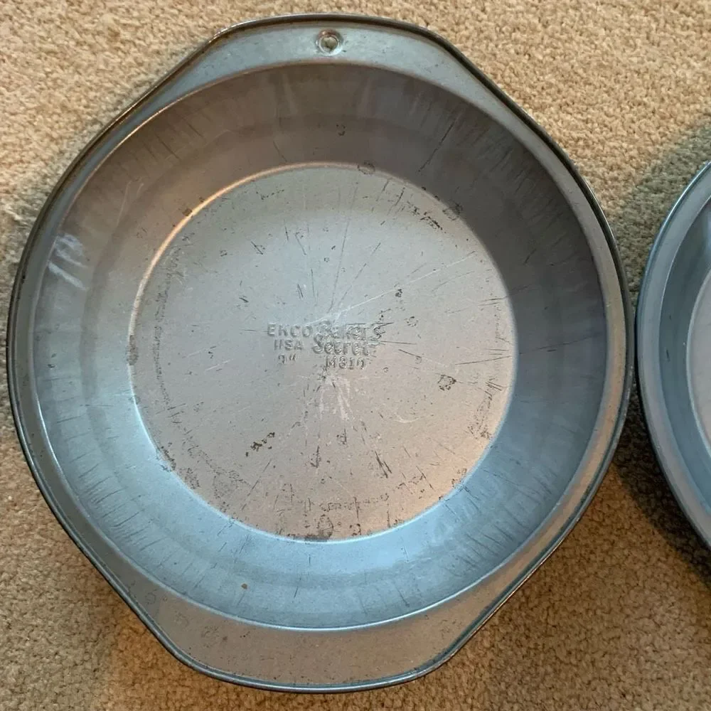 2 EKCO USA Baker’s Secret 9” M310 Metal Pie Pans